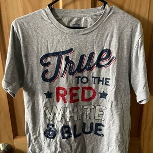 Like New, Men’s Size Medium (38-40) Patriotic T-Shirt